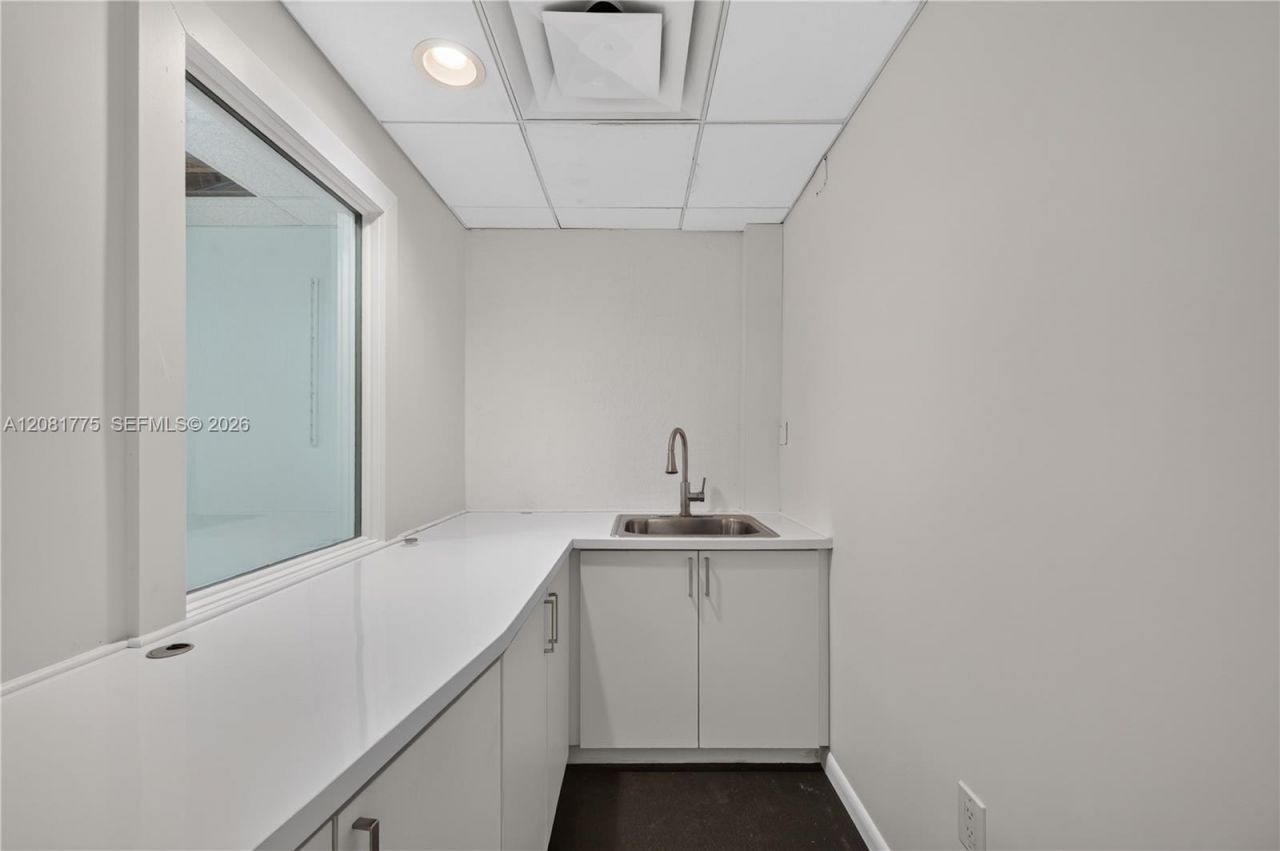 3042 NW 82nd Ave, Doral, FL 33122 Photo