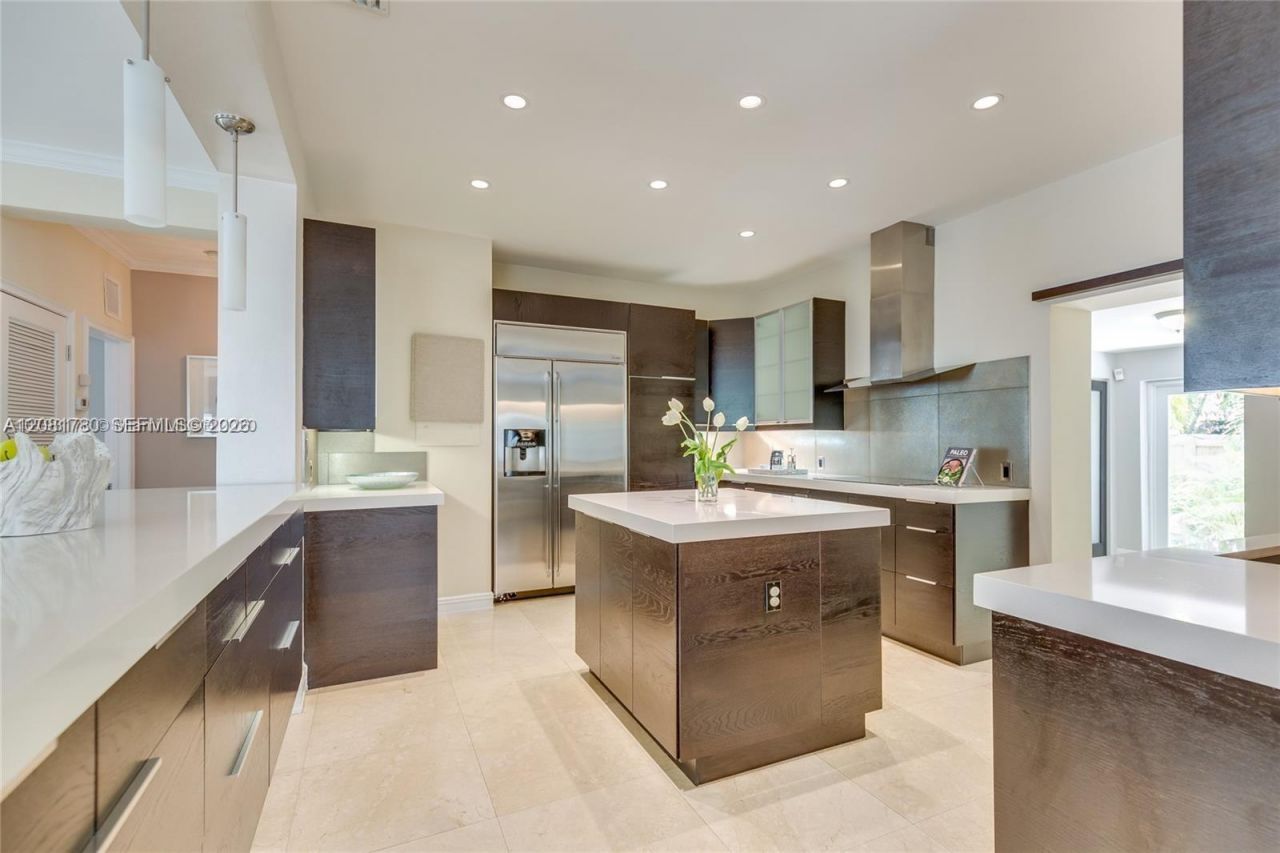 4323 N Bay Rd , Miami Beach, FL 33140 Photo