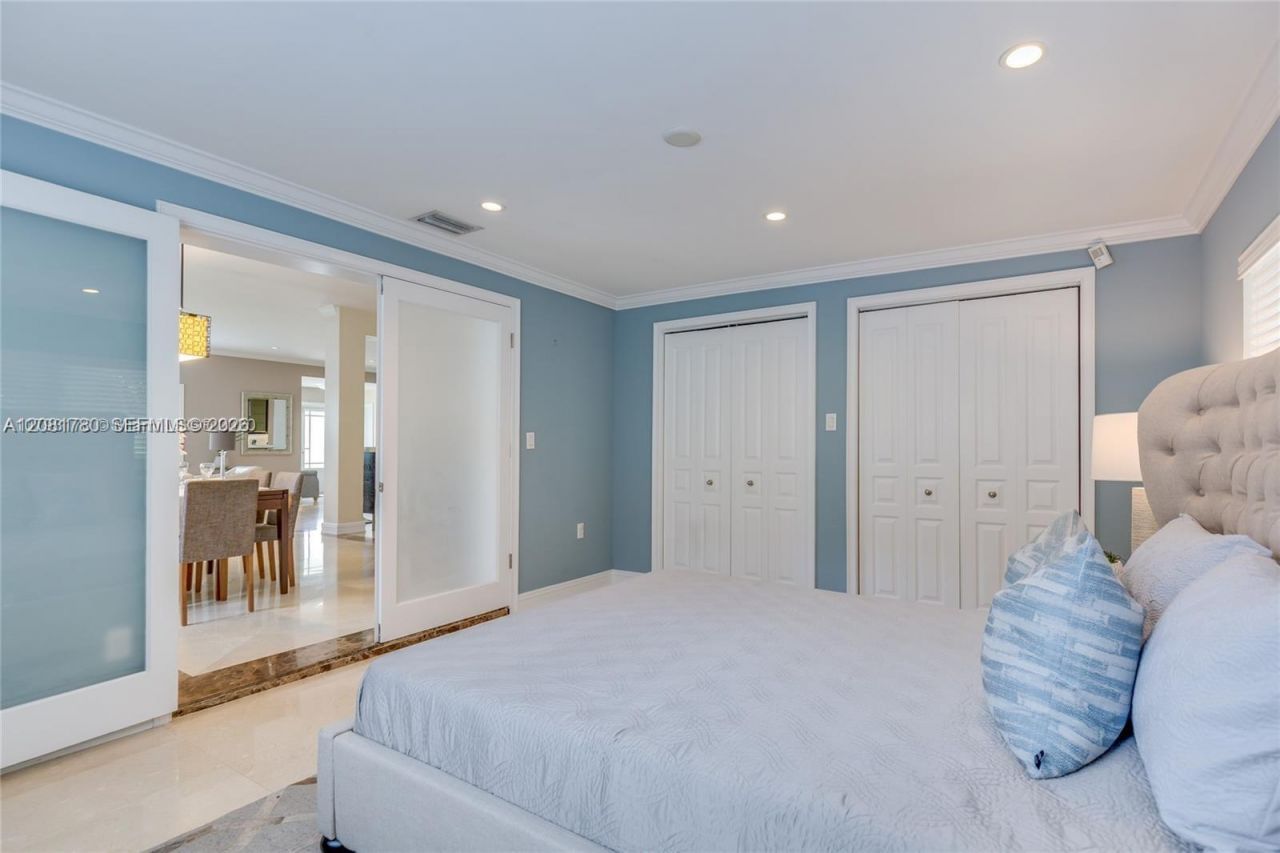 4323 N Bay Rd , Miami Beach, FL 33140 Photo