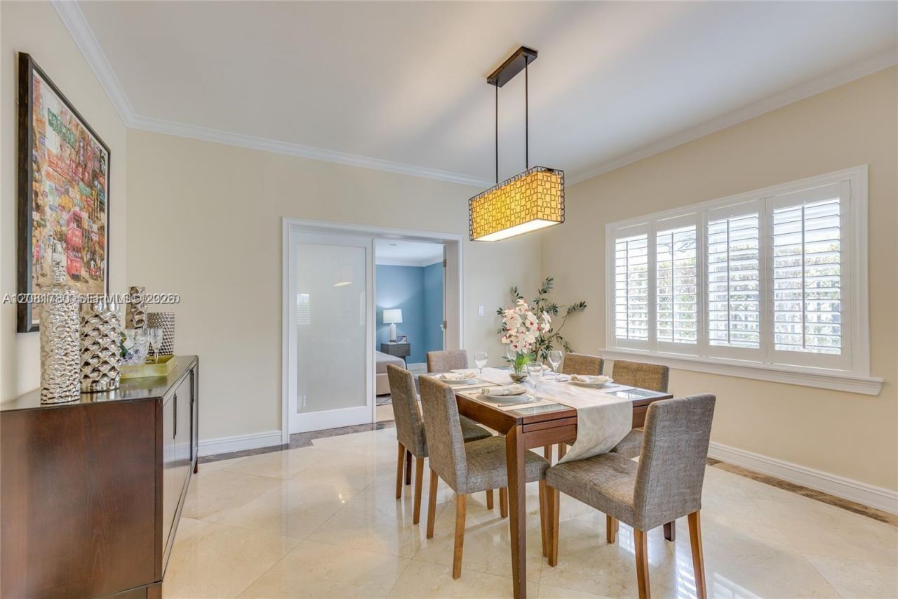 4323 N Bay Rd , Miami Beach, FL 33140 Photo