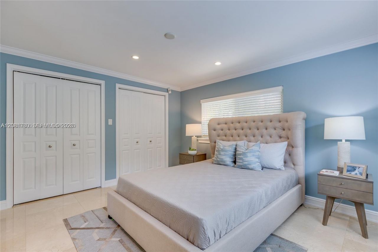 4323 N Bay Rd , Miami Beach, FL 33140 Photo