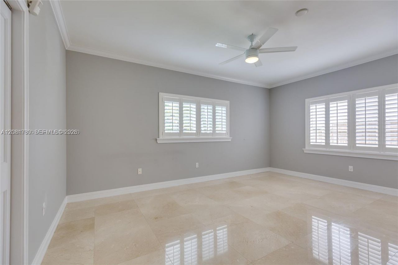 4323 N Bay Rd , Miami Beach, FL 33140 Photo