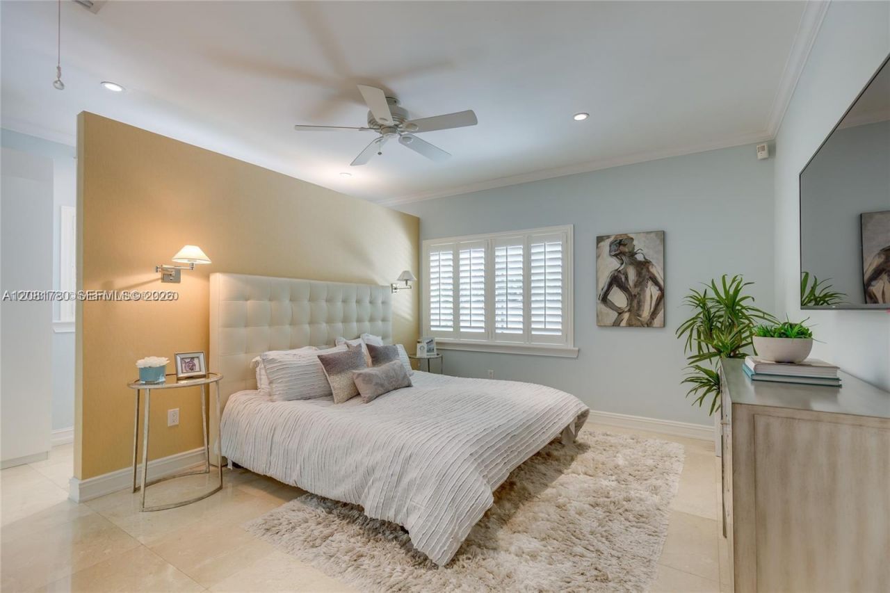4323 N Bay Rd , Miami Beach, FL 33140 Photo