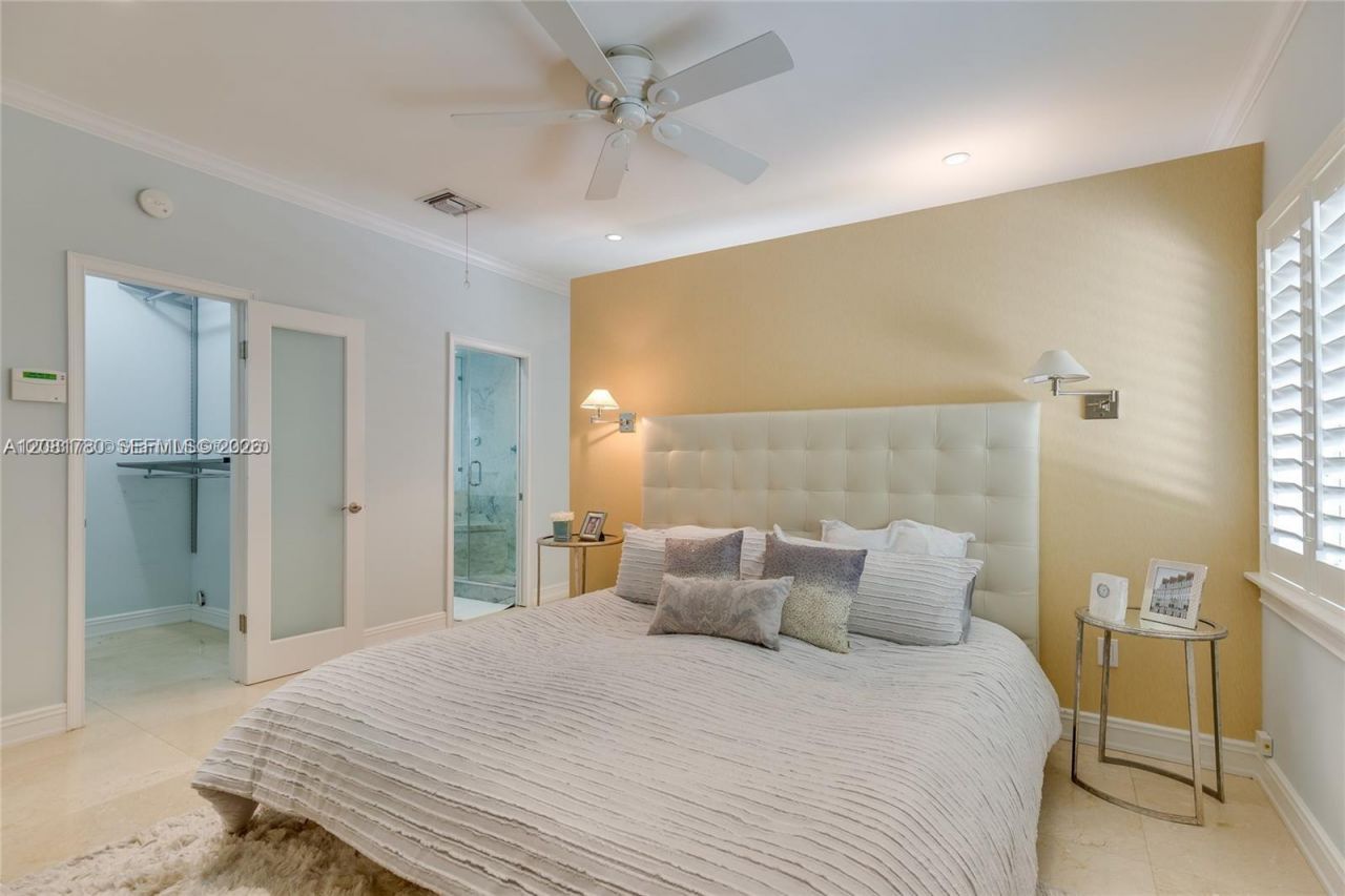 4323 N Bay Rd , Miami Beach, FL 33140 Photo