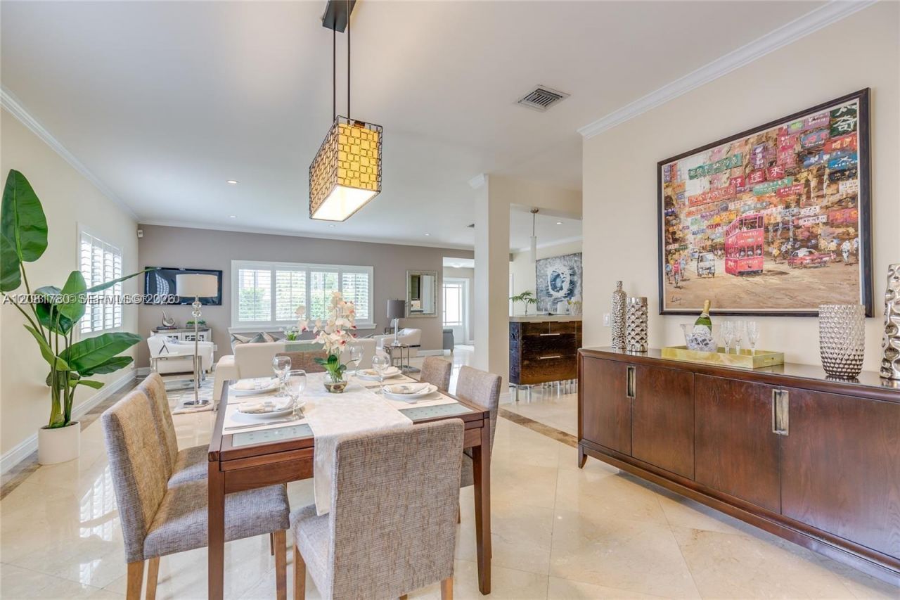 4323 N Bay Rd , Miami Beach, FL 33140 Photo
