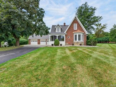 25349 E Huron River Drive, Flat Rock, Mi 48134