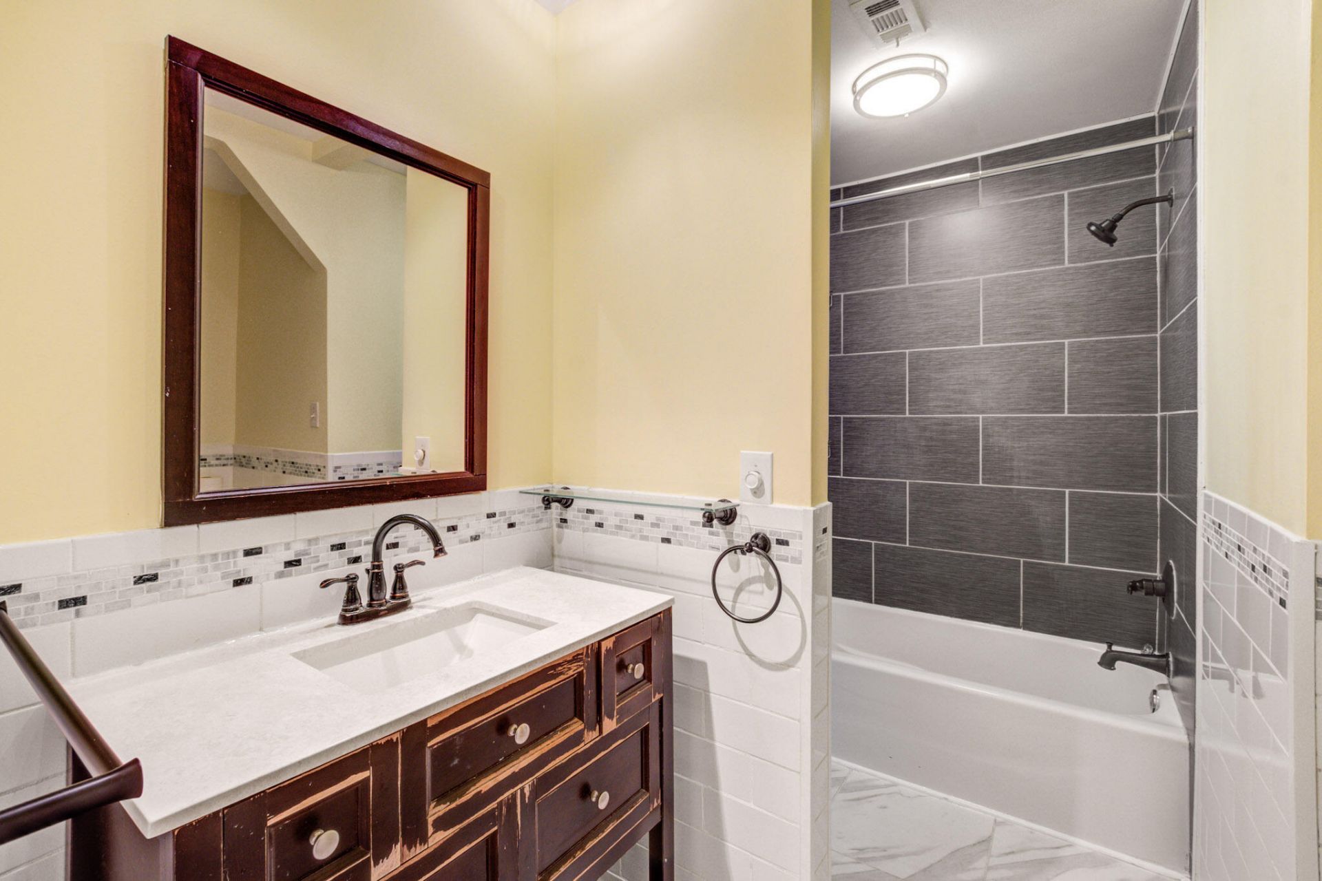 106 Carriage Court Photo 13