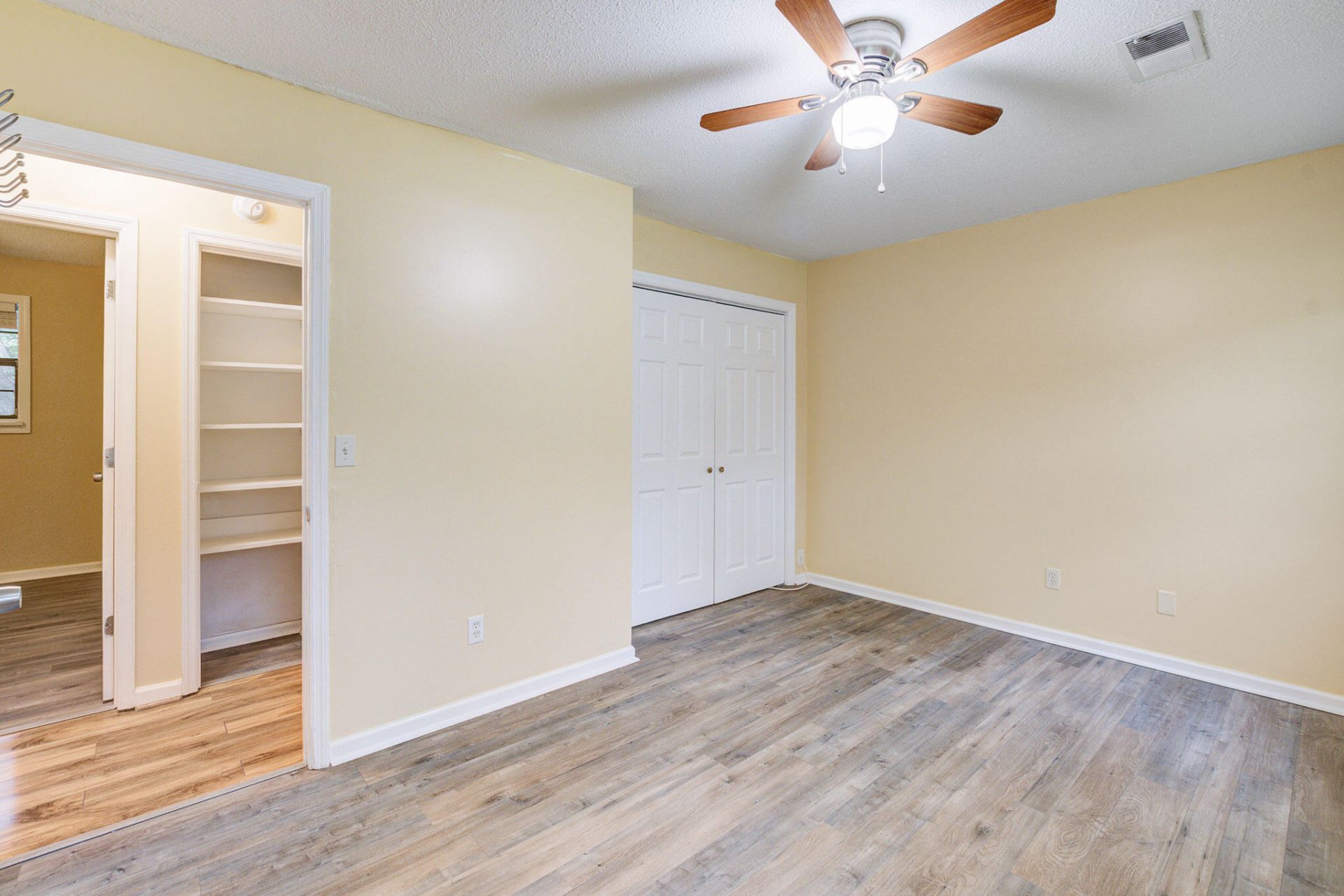 106 Carriage Court Photo 15