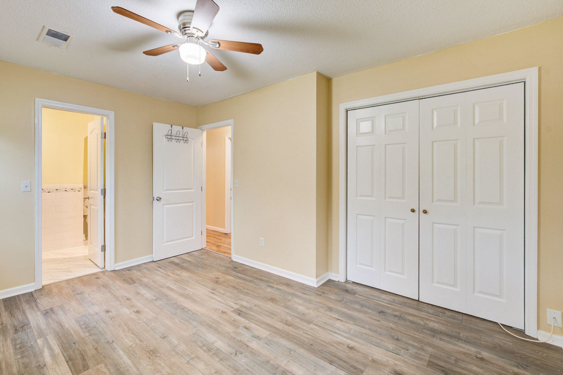 106 Carriage Court Photo 16