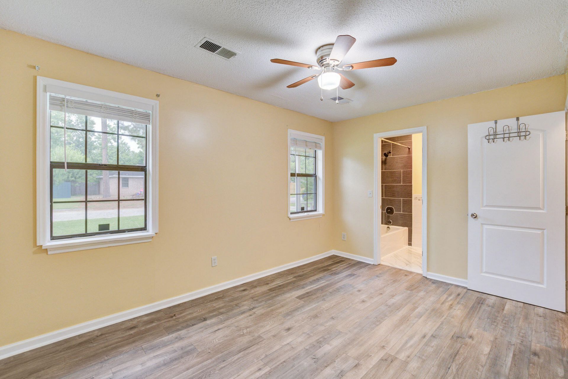 106 Carriage Court Photo 17