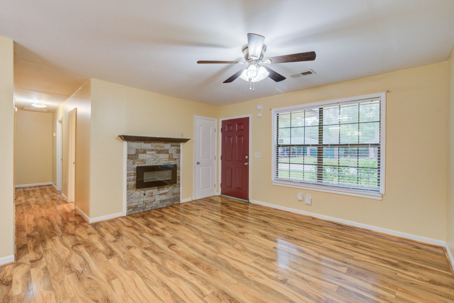 106 Carriage Court Photo 5
