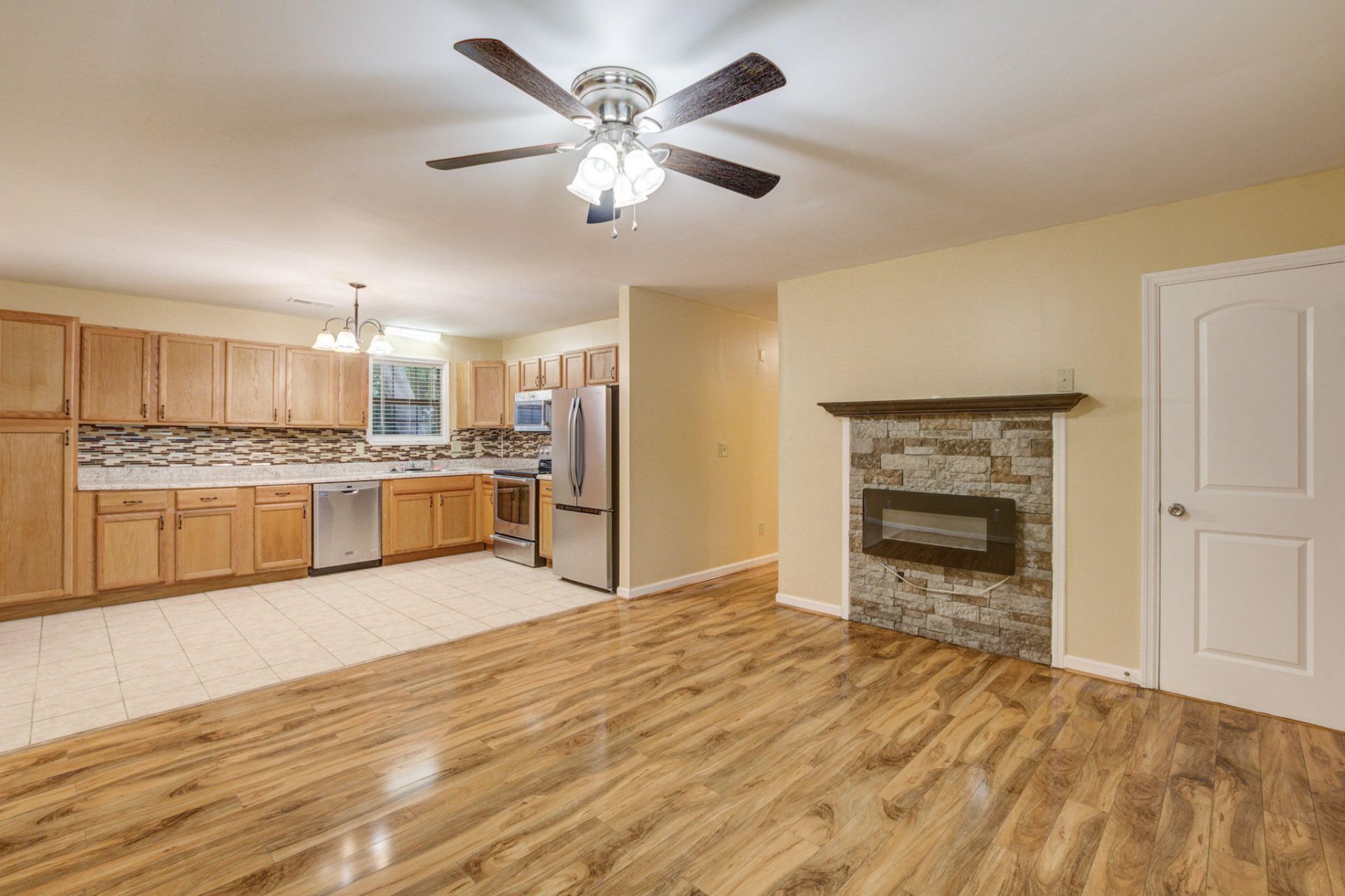 106 Carriage Court Photo 6