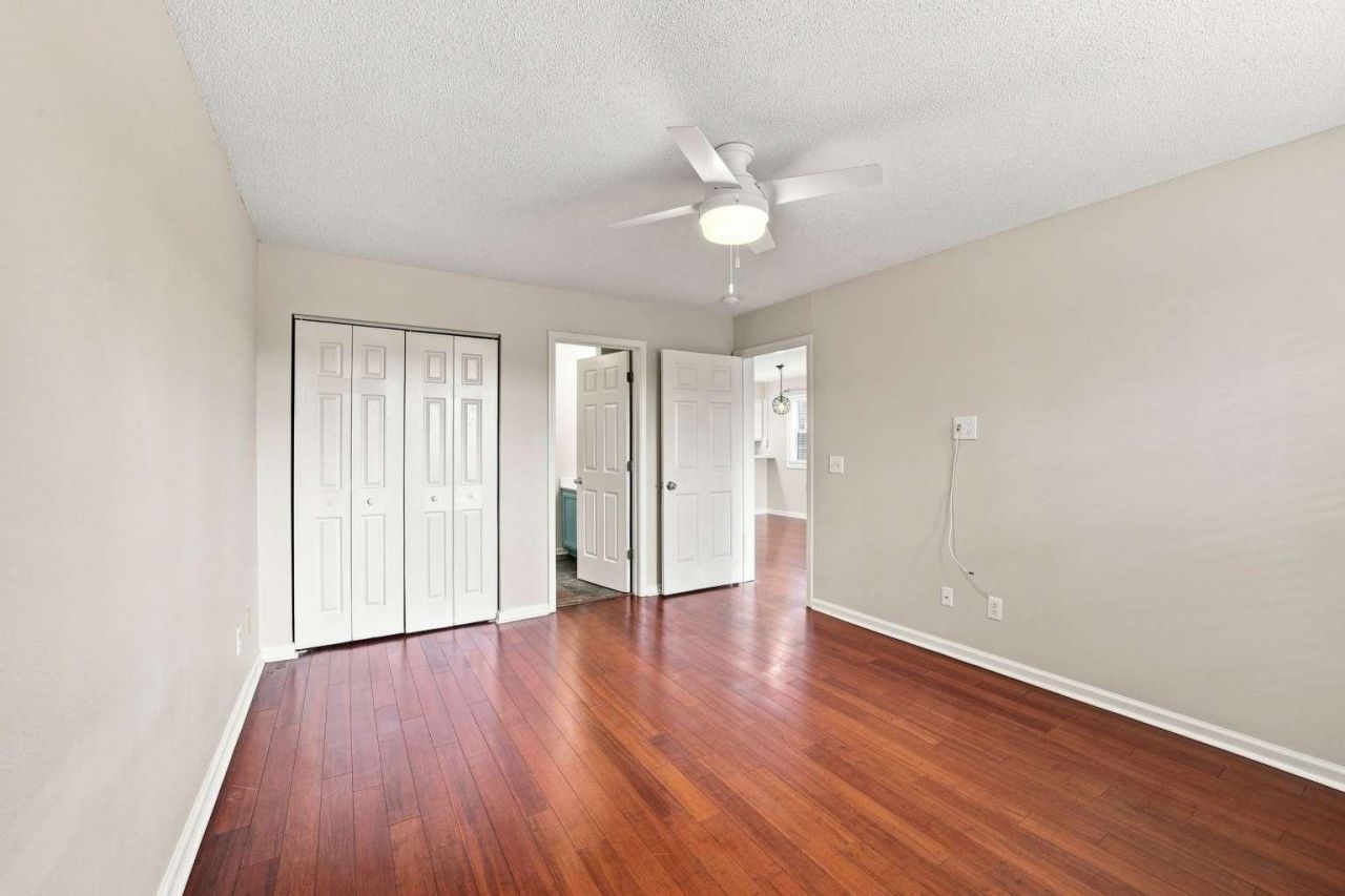 4255 Villas Dr. Photo 10