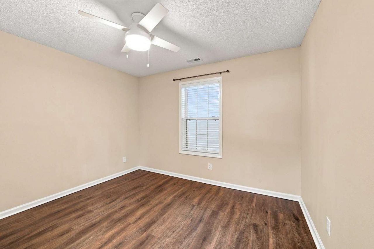 4255 Villas Dr. Photo 13