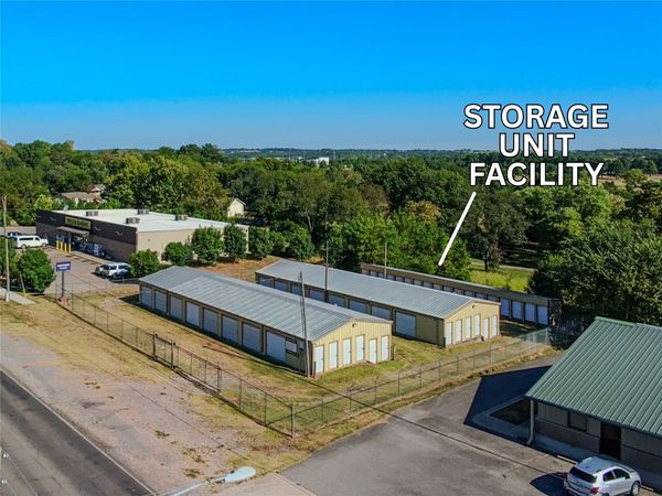 932 Choctaw Street , Tahlequah, OK 74464