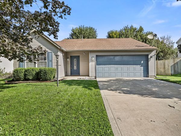 140 Meadow Glen Drive, Avon, IN 46123