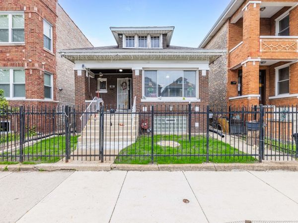 6733 S Campbell Avenue , Chicago, IL 60629