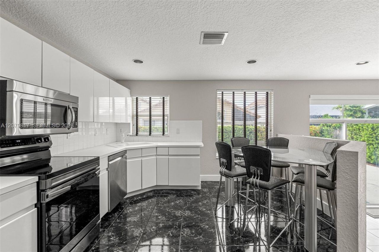 9750 NW 31st St, Doral, FL 33172 Photo