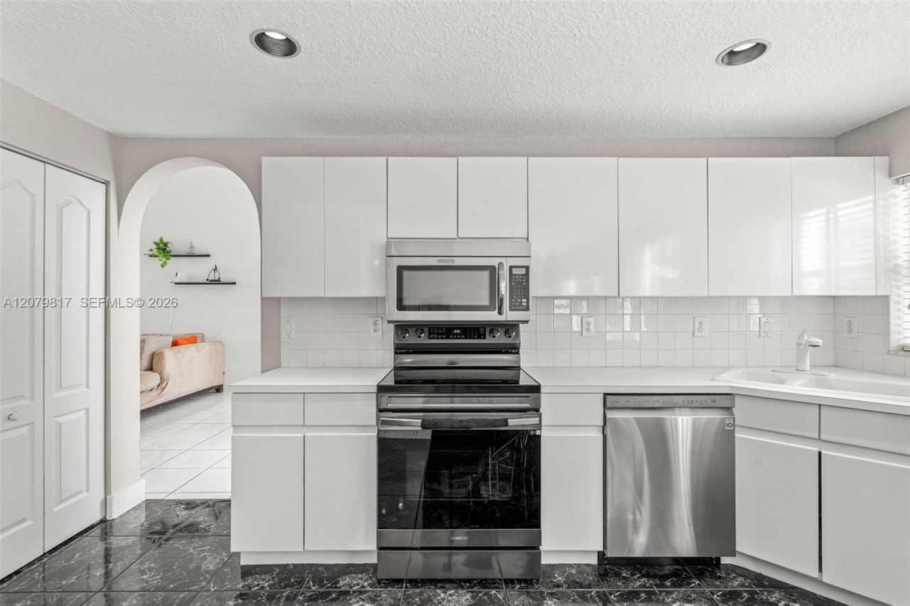 9750 NW 31st St, Doral, FL 33172 Photo