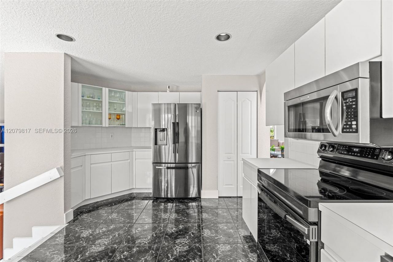 9750 NW 31st St, Doral, FL 33172 Photo