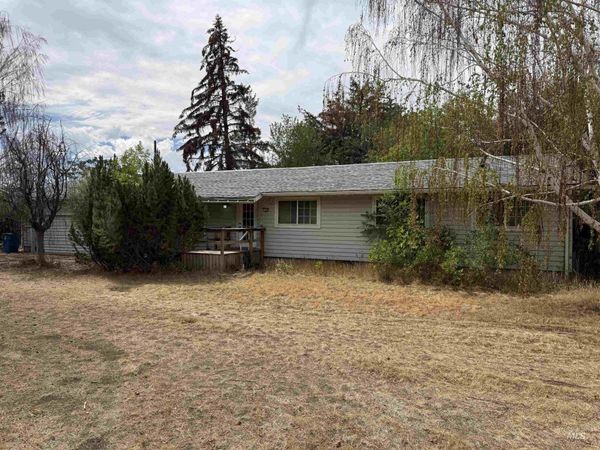 100 Park St., Hazelton, ID 83335