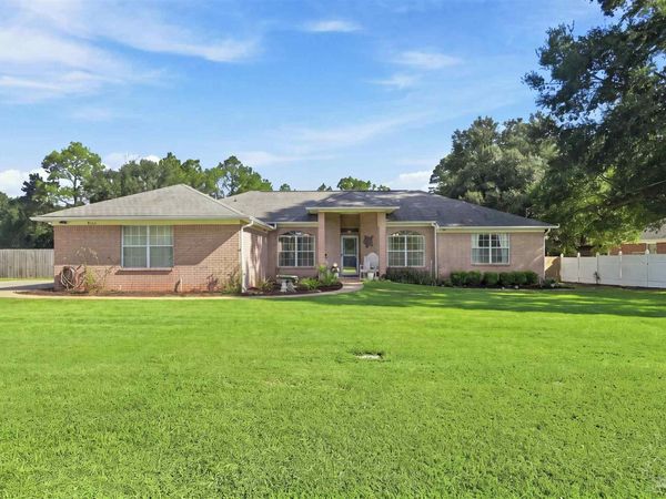 5620 Whispering Woods Dr, Pace, FL 32571