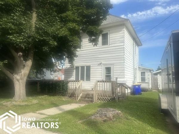 166 1St Street NE, Britt, IA 50423