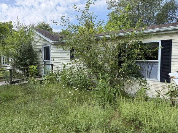 125 S Bower Road , Beaverville, IL 60912