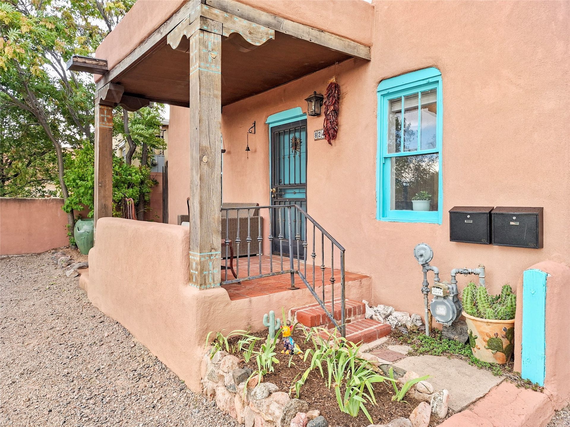 824 Agua Fria Street, Santa Fe, NM 87501 Main Photo