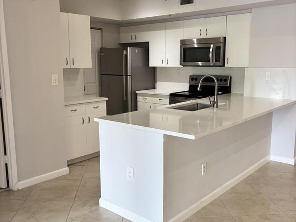 2640 S UNIVERSITY Drive, Unit 305, Davie, FL 33328