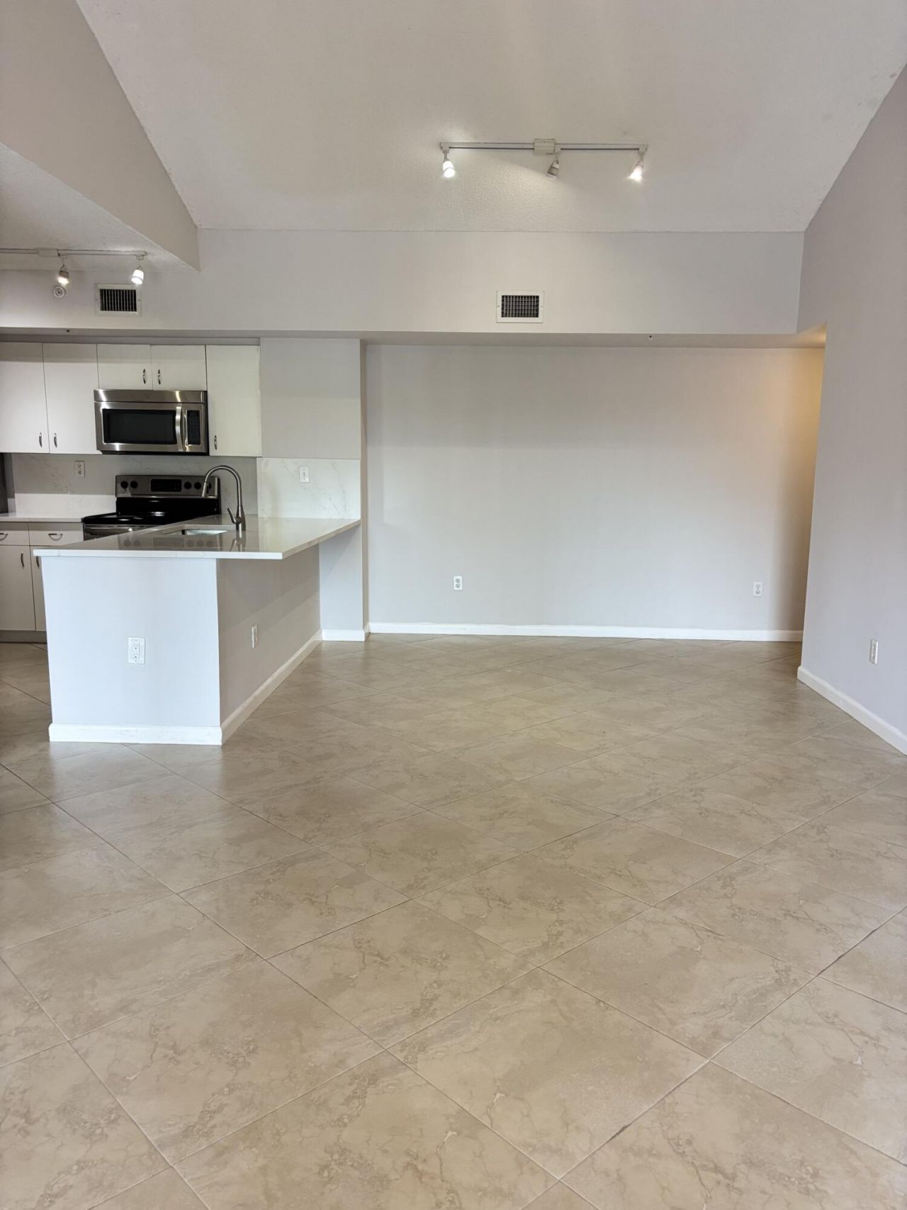 2640 S University Drive, Unit 305, Davie, FL 33328 Photo