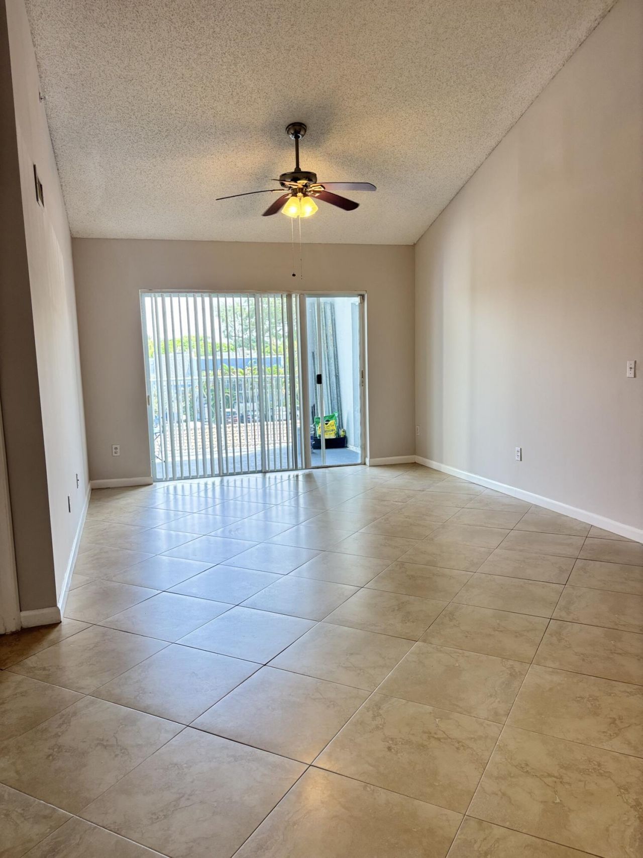 2640 S University Drive, Unit 305, Davie, FL 33328 Photo