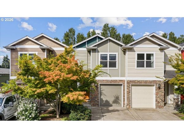 211 SILVER ST, Unit 2i, Silverton, OR 97381