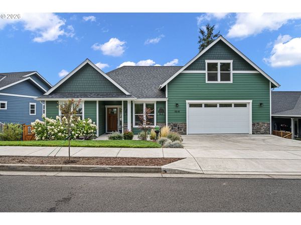 1519 ELM AVE, Cottage Grove, OR 97424
