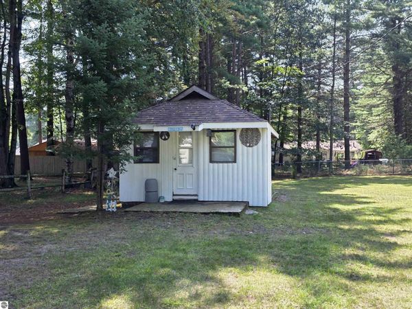 219 Colony Road, East Tawas, MI 00000
