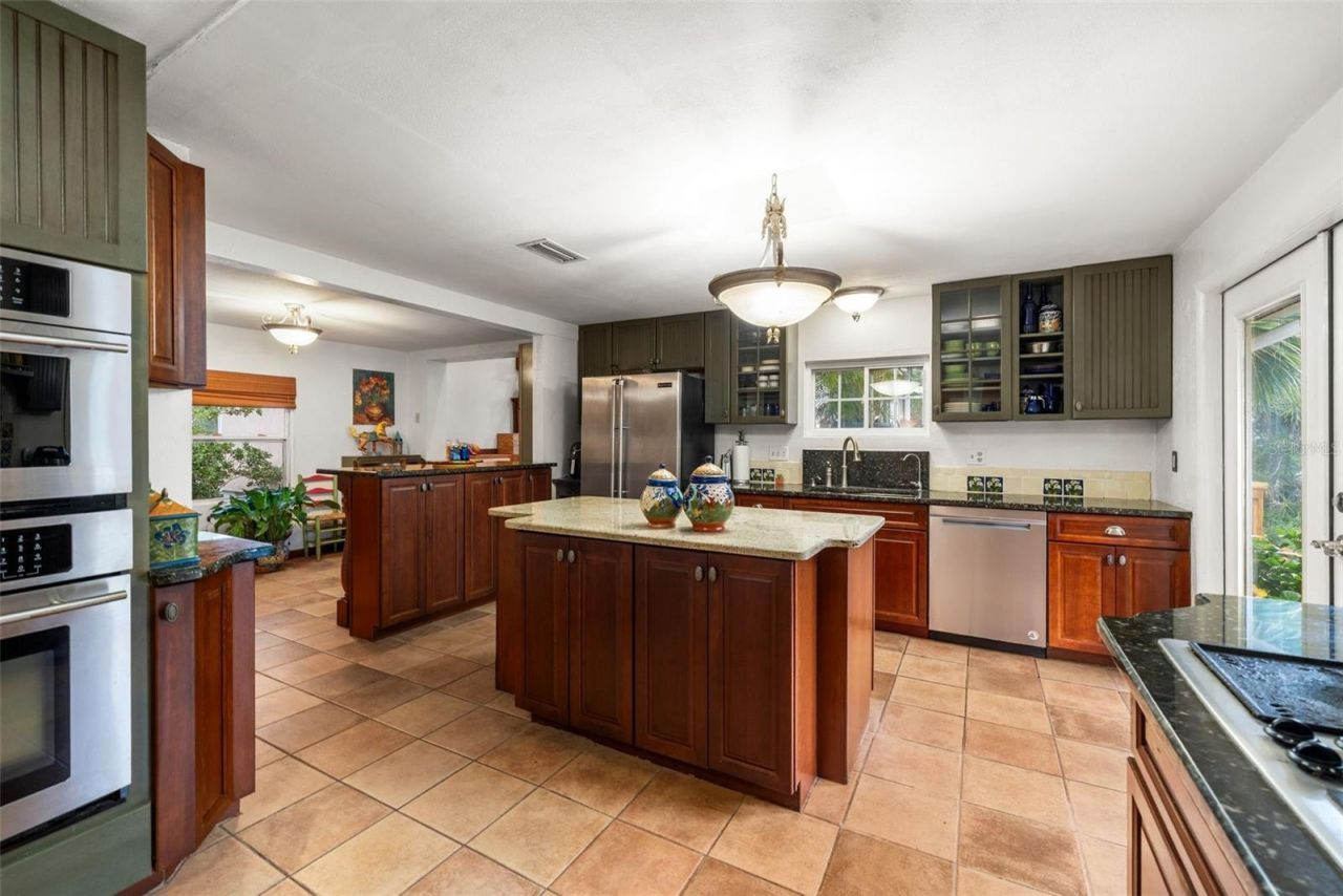 2033 SE Highway 317 , Old Town, FL 32680 Photo