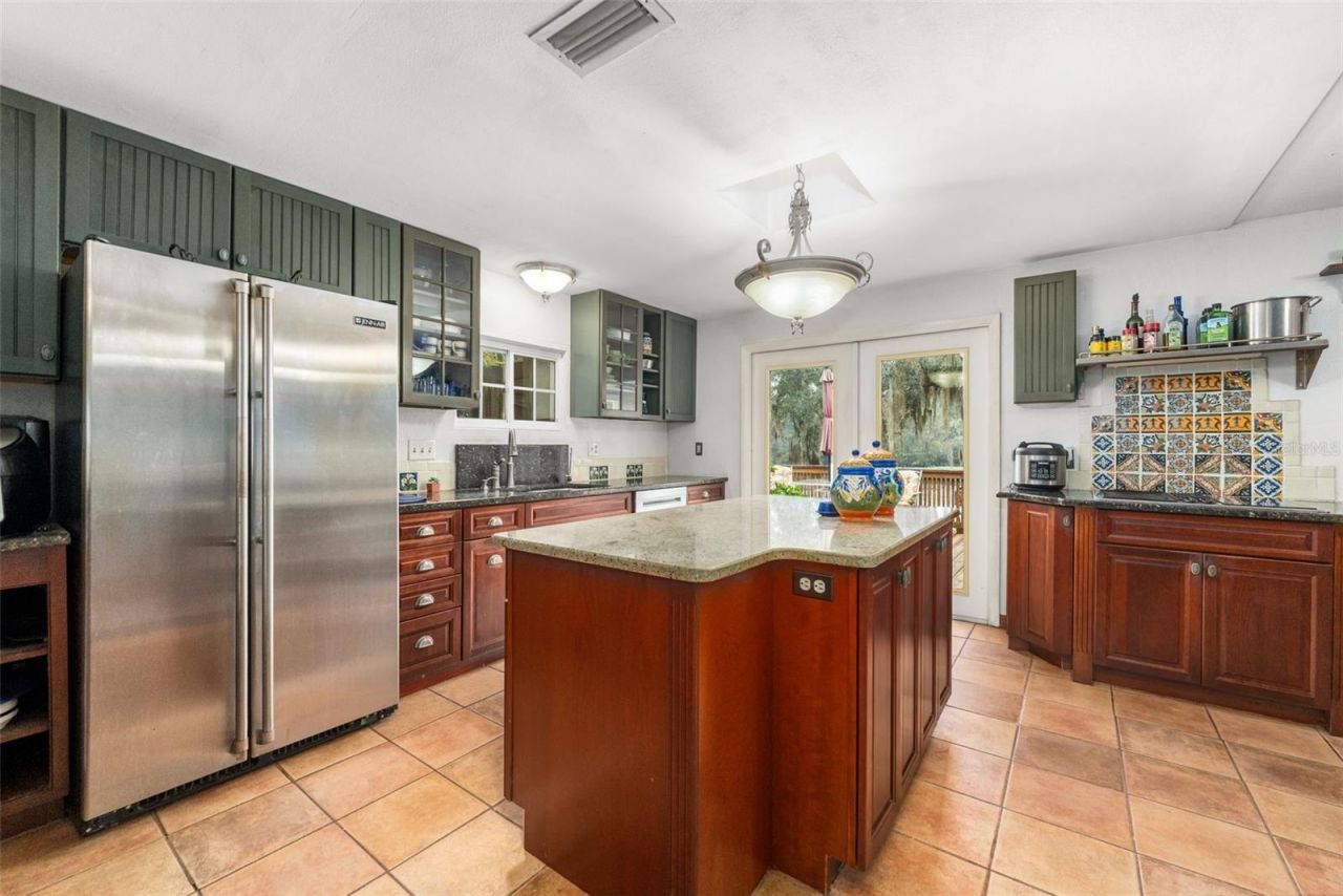 2033 SE Highway 317 , Old Town, FL 32680 Photo