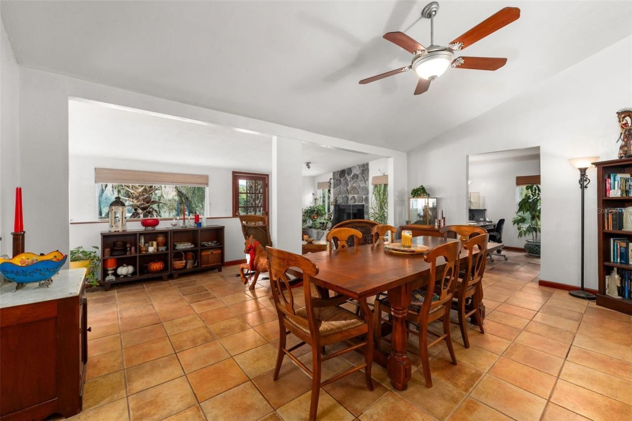 2033 SE Highway 317 , Old Town, FL 32680 Photo