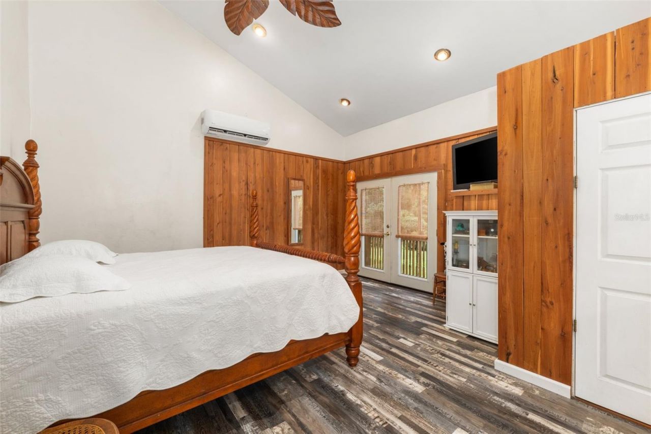 2033 SE Highway 317 , Old Town, FL 32680 Photo