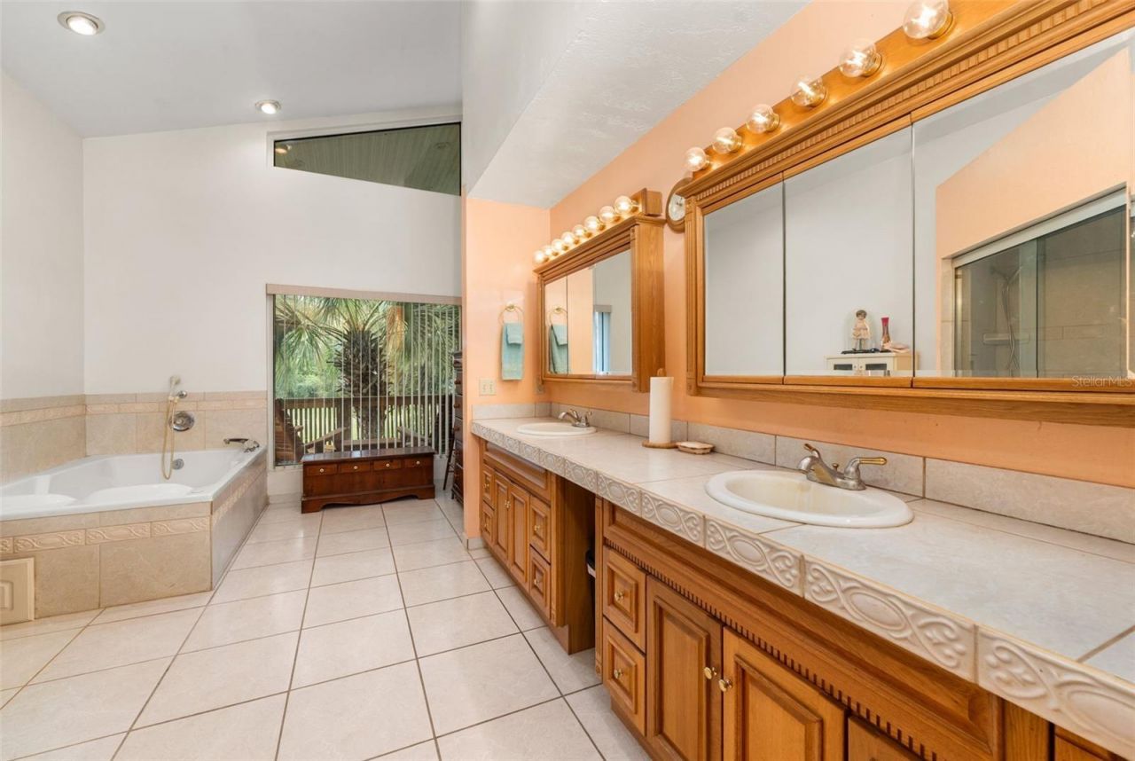 2033 SE Highway 317 , Old Town, FL 32680 Photo