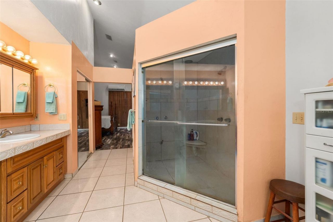 2033 SE Highway 317 , Old Town, FL 32680 Photo