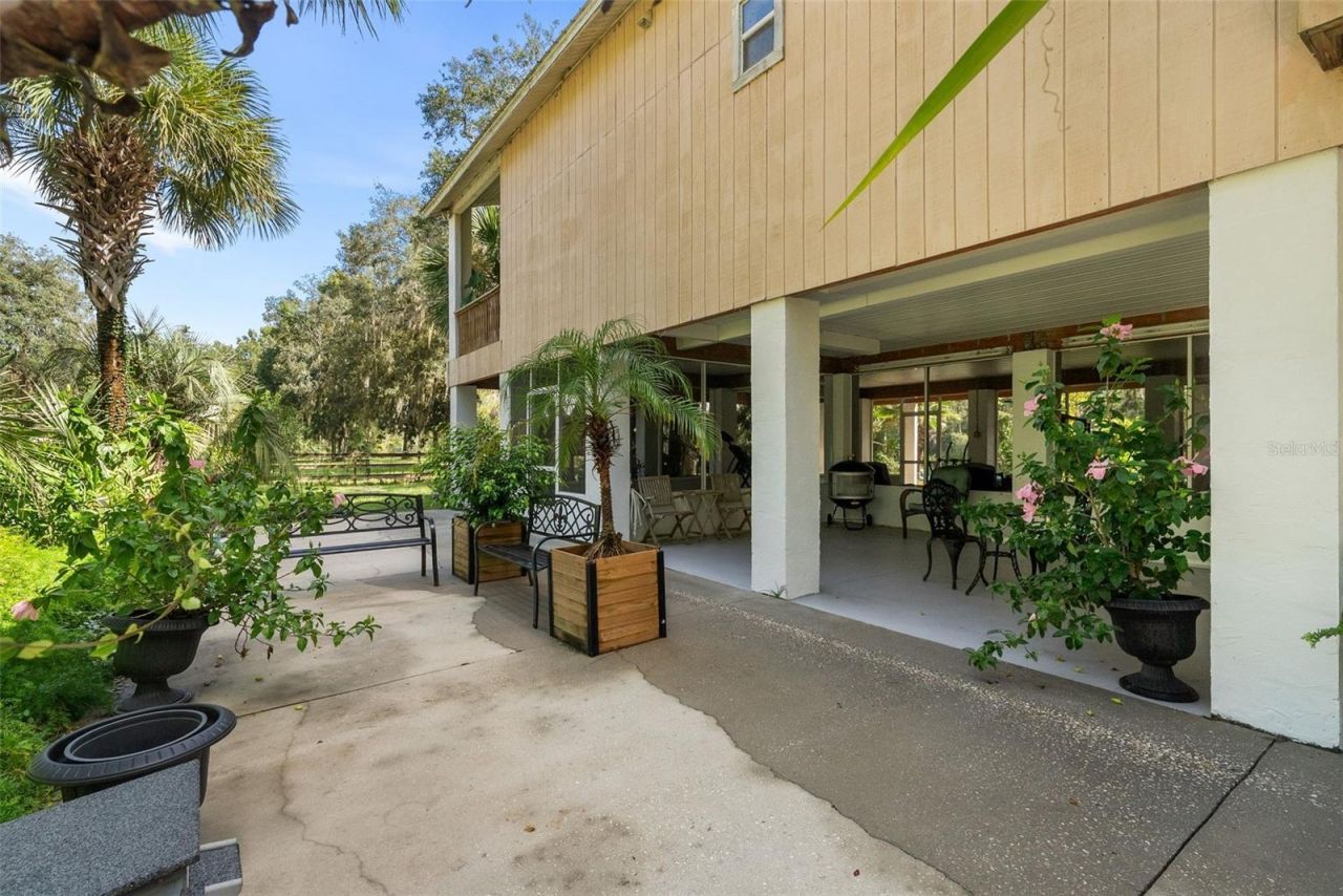 2033 SE Highway 317 , Old Town, FL 32680 Photo