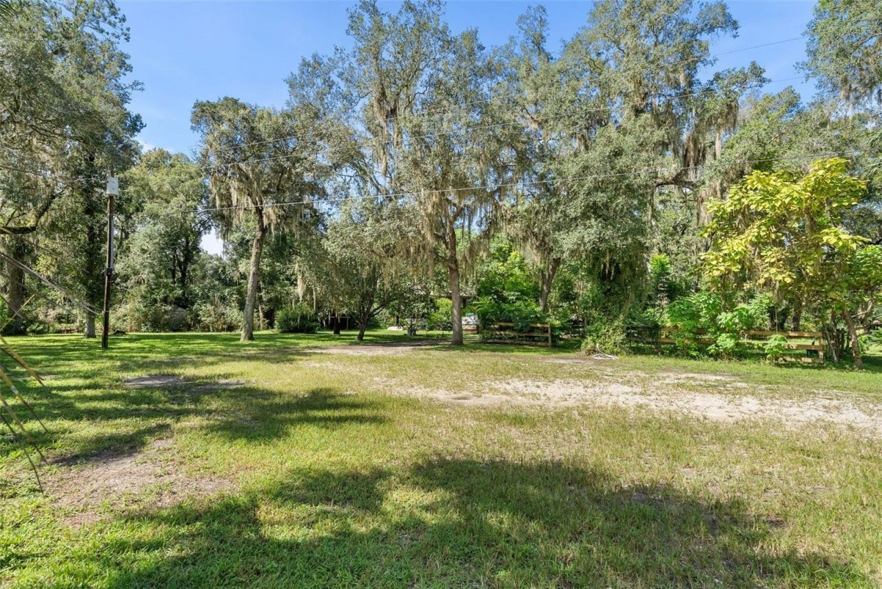 2033 SE Highway 317 , Old Town, FL 32680 Photo