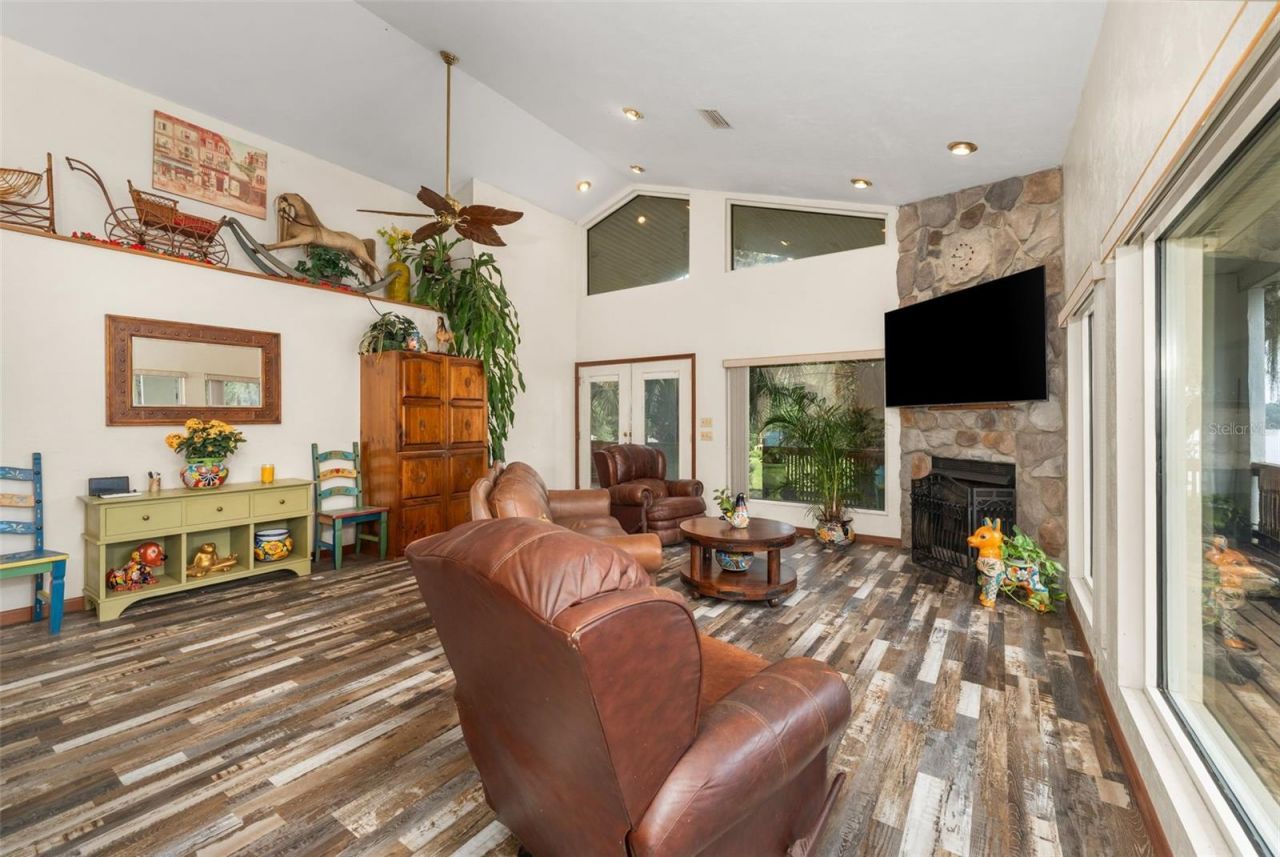 2033 SE Highway 317 , Old Town, FL 32680 Photo