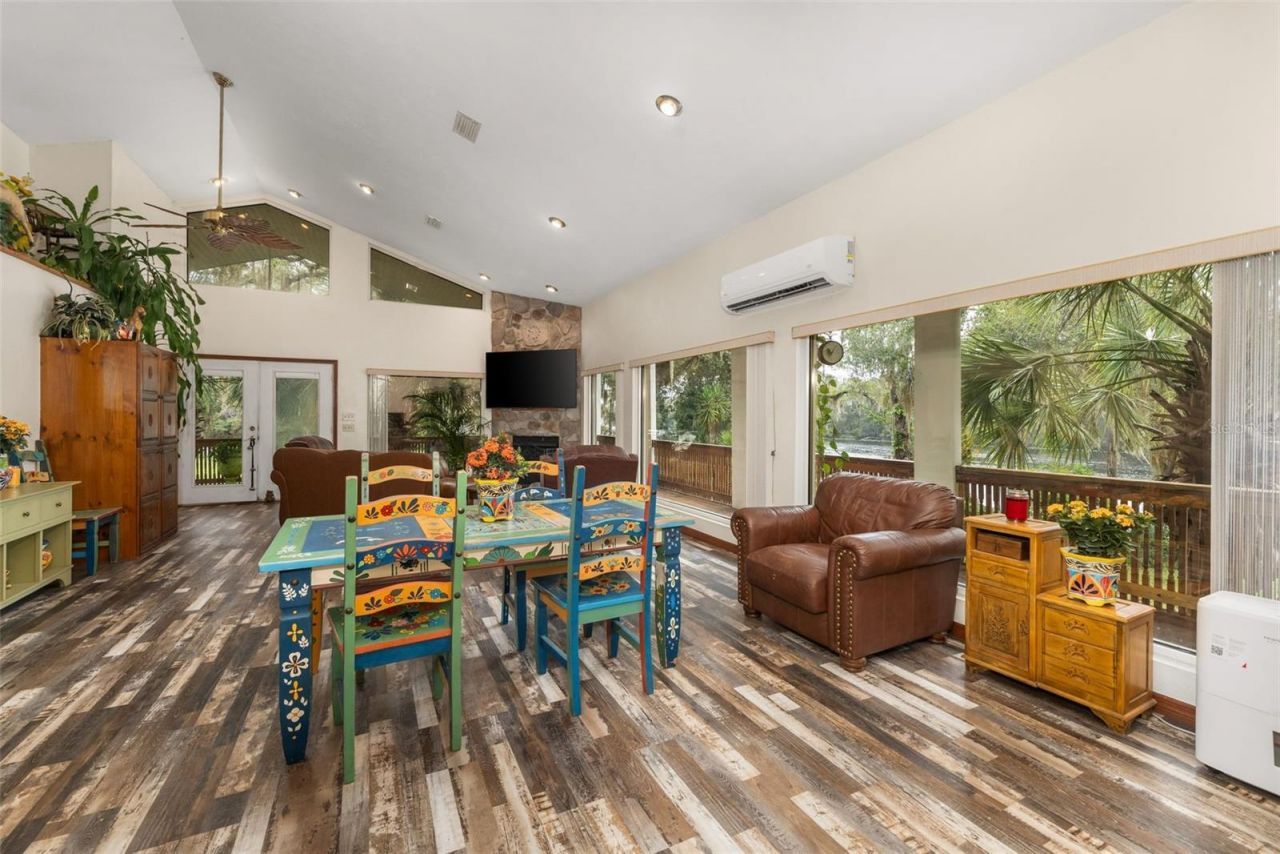 2033 SE Highway 317 , Old Town, FL 32680 Photo