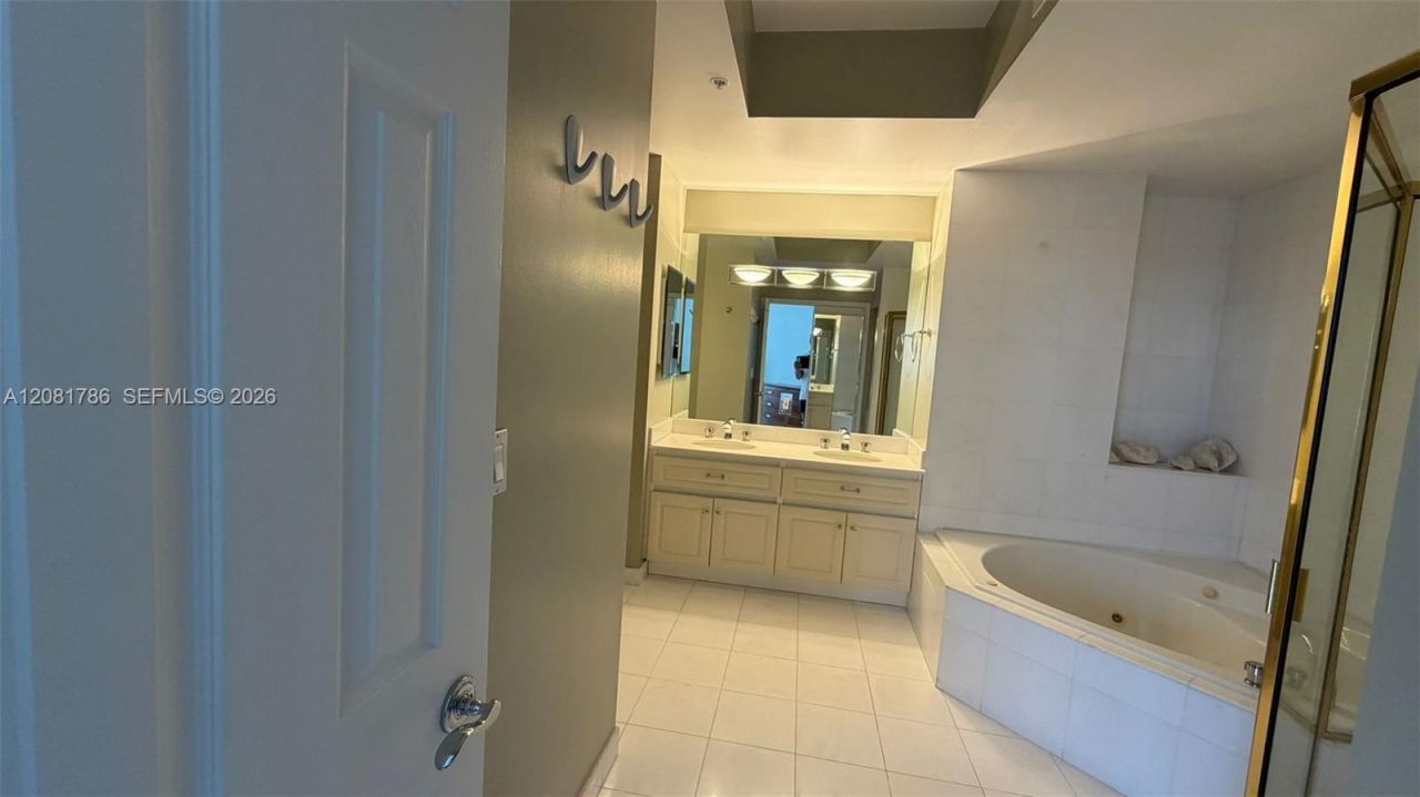6301 Collins Ave, Unit LPH4, Miami Beach, FL 33141 Photo