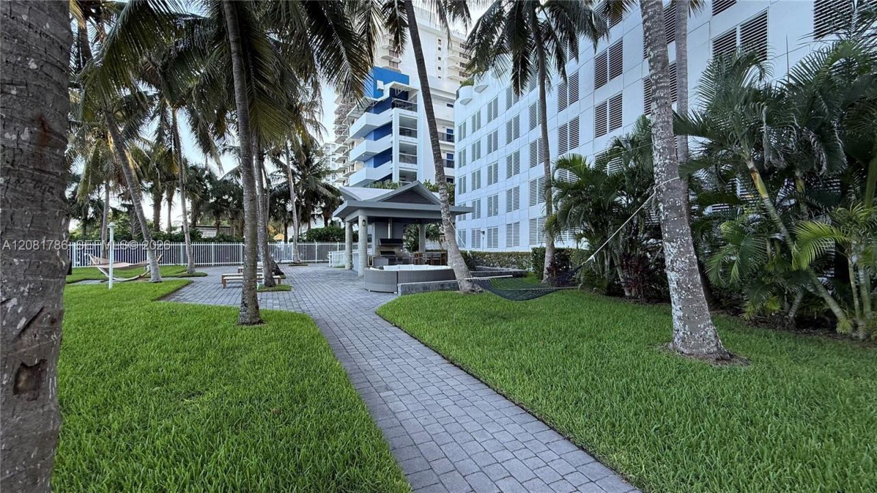 6301 Collins Ave, Unit LPH4, Miami Beach, FL 33141 Photo
