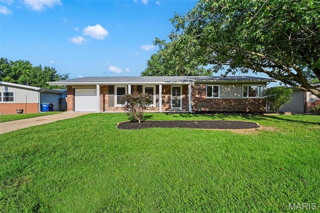 2915 Mid Course Drive , Saint Louis, MO 63125 Main Photo