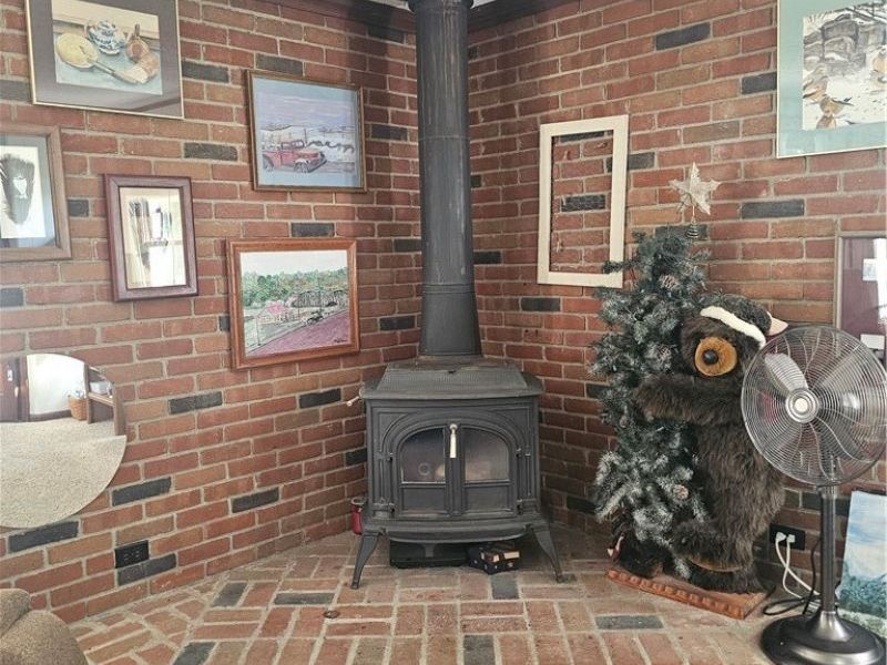 570 E Bell Avenue, McConnelsville, OH 43756 Photo 3