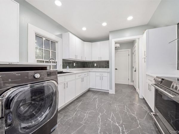 85 Nassau Drive, Great Neck, NY 11021